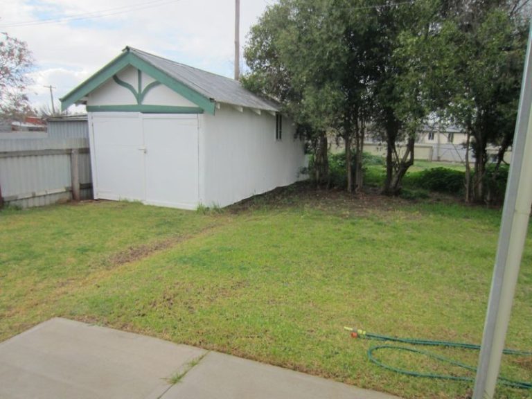 181 DeBoos Street, Temora NSW 2666 - photo 18