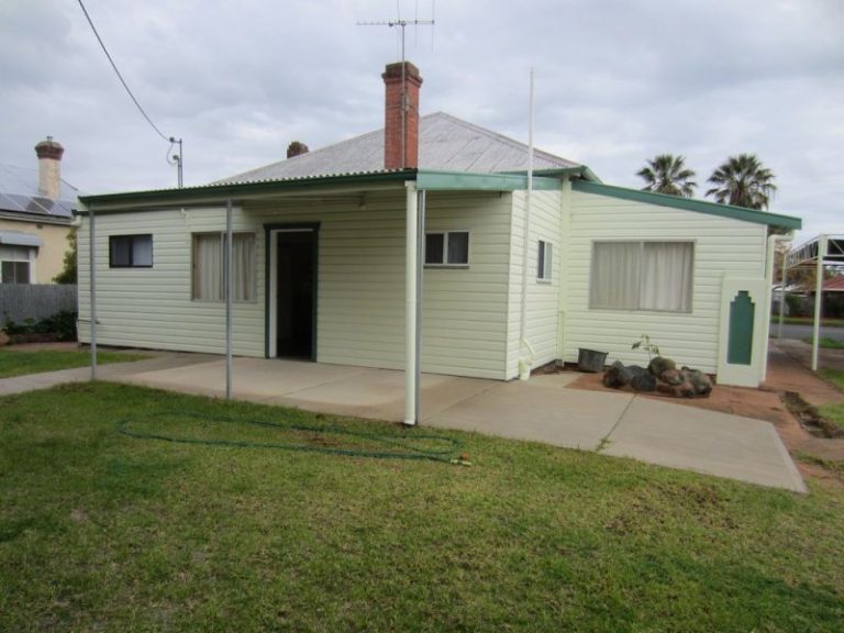 181 DeBoos Street, Temora NSW 2666 - photo 21