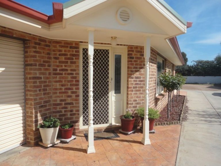 3/139 Anzac Street, Temora NSW 2666 - photo 2