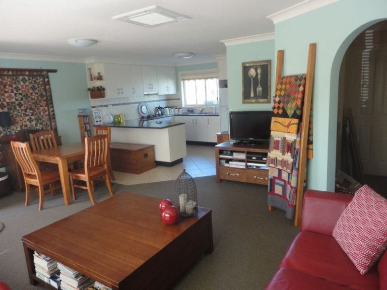 3/139 Anzac Street, Temora NSW 2666 - photo 5