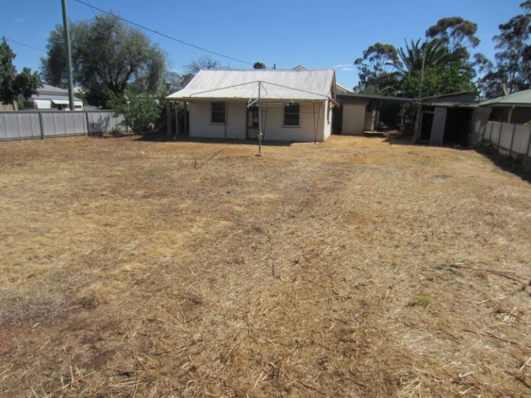 207 Baker Street, Temora NSW 2666 - photo 3