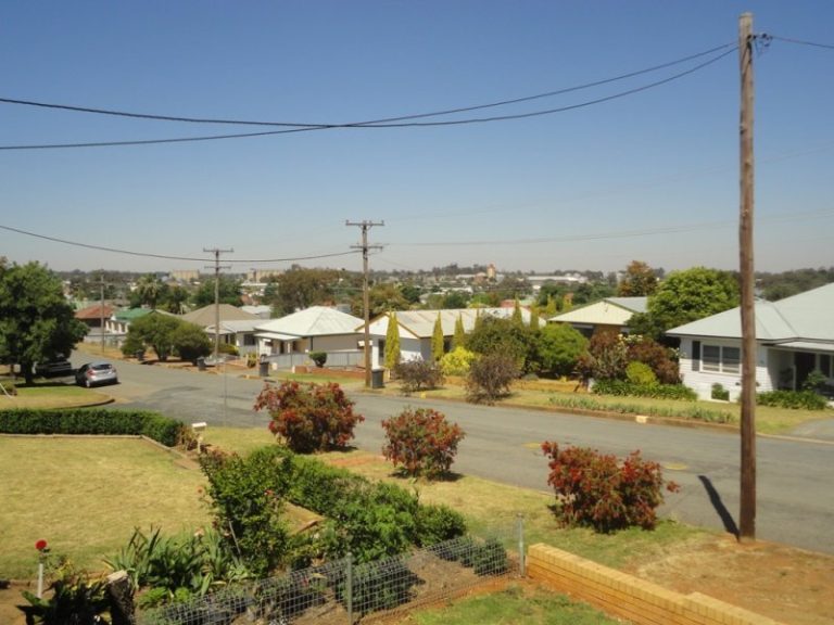 69 Haig Street, Temora NSW 2666 - photo 4