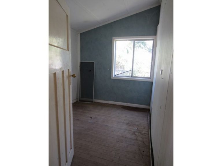 8 Old Cootamundra Road, Temora NSW 2666 - photo 14