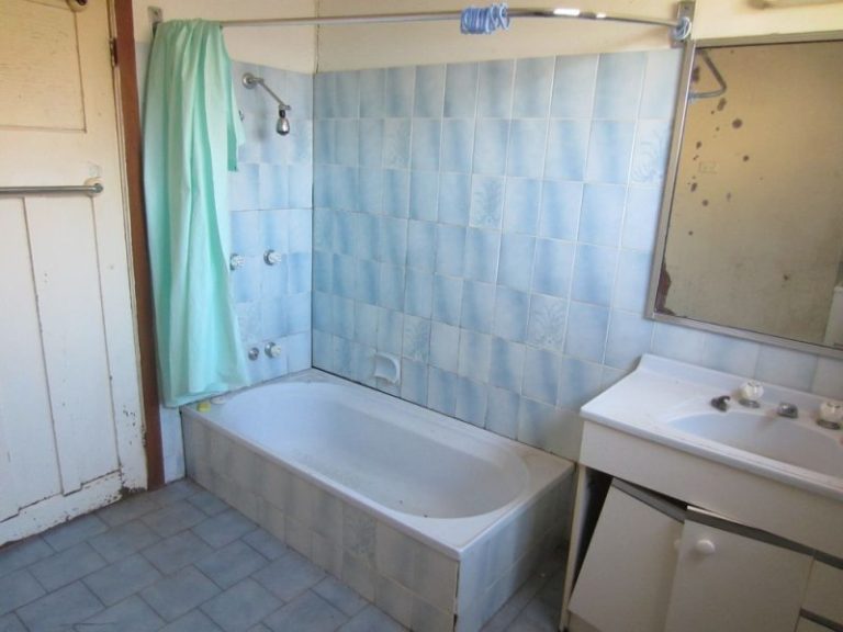 8 Old Cootamundra Road, Temora NSW 2666 - photo 3