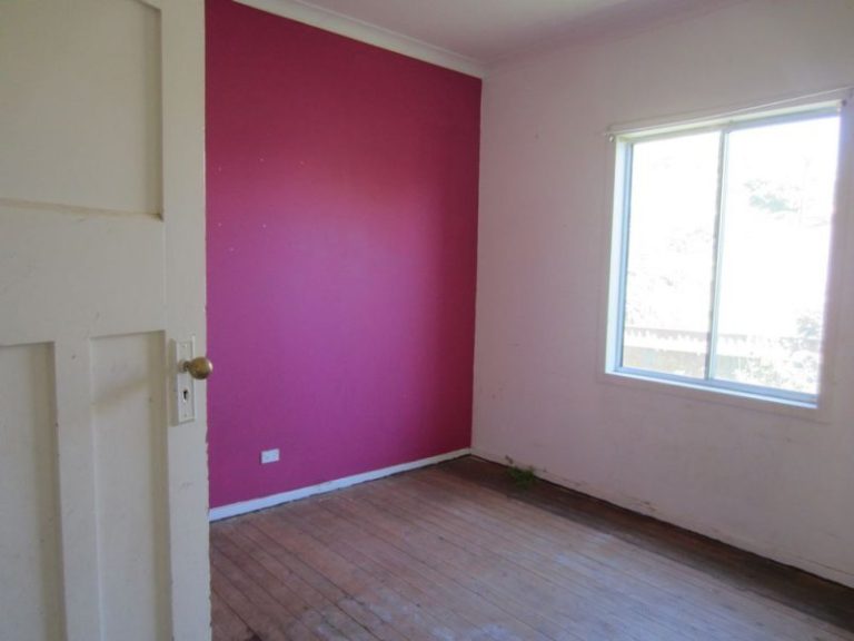8 Old Cootamundra Road, Temora NSW 2666 - photo 4