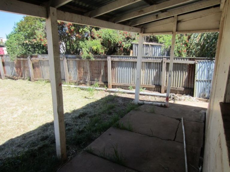 8 Old Cootamundra Road, Temora NSW 2666 - photo 5