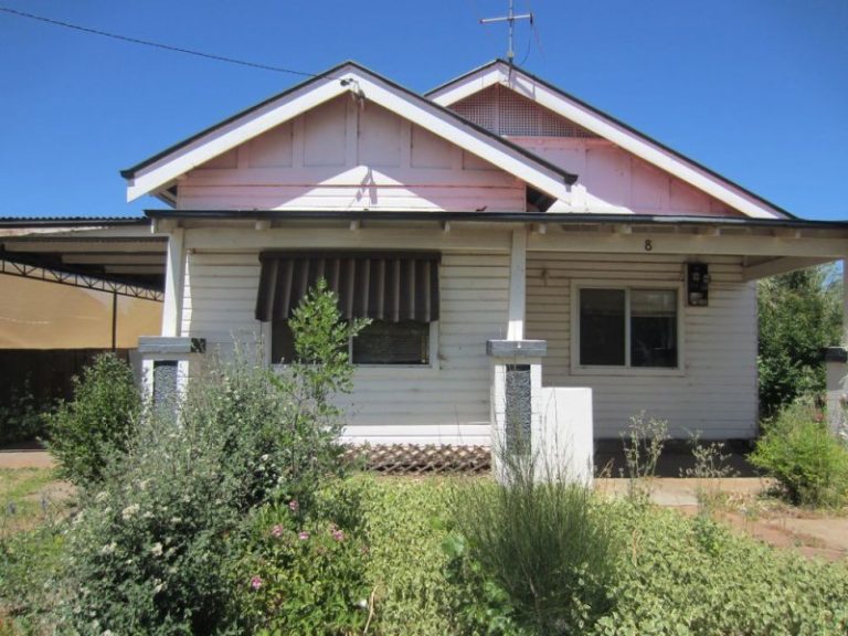 8 Old Cootamundra Road, Temora NSW 2666 - photo 6