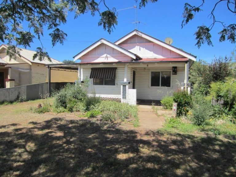 8 Old Cootamundra Road, Temora NSW 2666 - McGrath Riverina