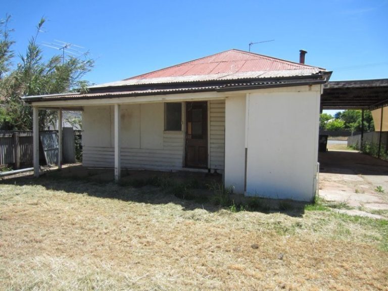 8 Old Cootamundra Road, Temora NSW 2666 - photo 9