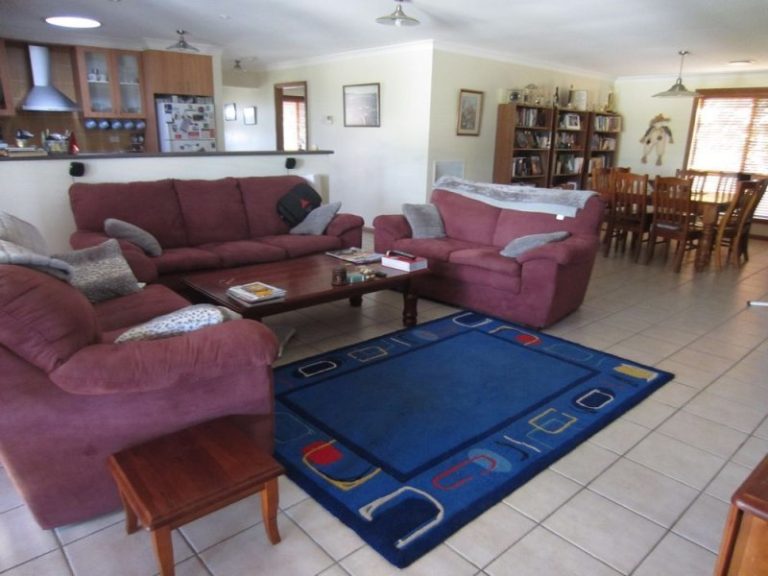 8 Kavanagh Circuit, Temora NSW 2666 - photo 15