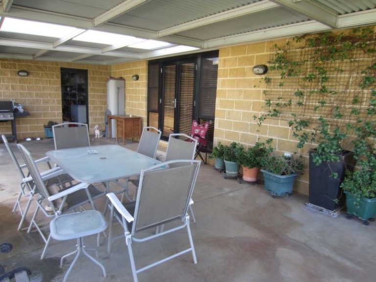 8 Kavanagh Circuit, Temora NSW 2666 - photo 19
