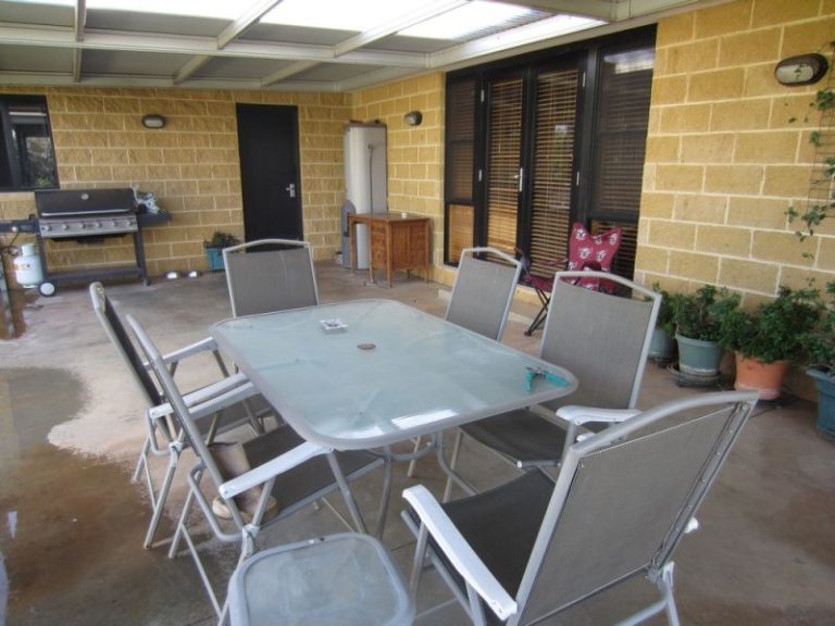 8 Kavanagh Circuit, Temora NSW 2666 - photo 26
