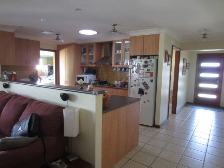 8 Kavanagh Circuit, Temora NSW 2666 - photo 7