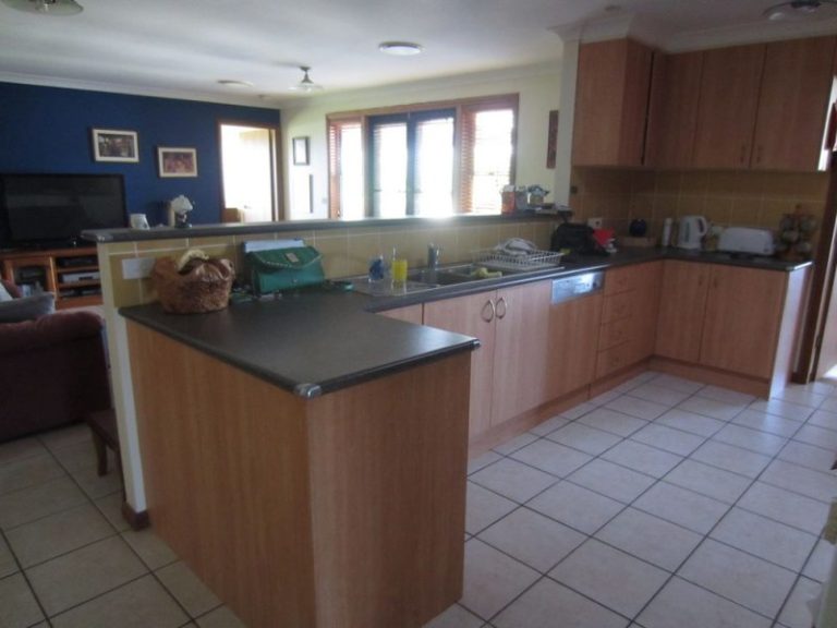 8 Kavanagh Circuit, Temora NSW 2666 - photo 8