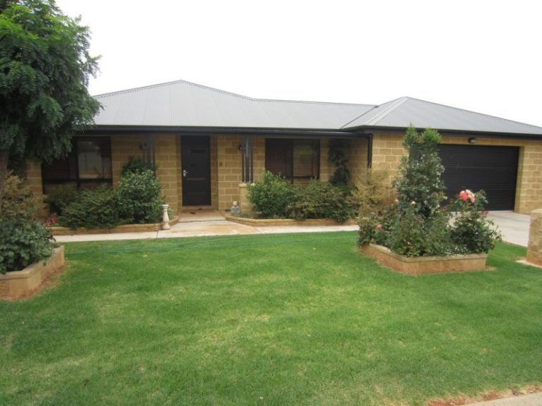8 Kavanagh Circuit, Temora NSW 2666 - McGrath Riverina