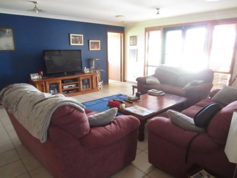 8 Kavanagh Circuit, Temora NSW 2666 - photo 9