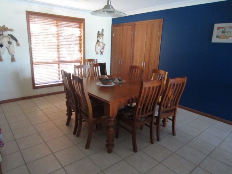 8 Kavanagh Circuit, Temora NSW 2666 - photo 10