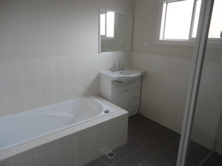 8 Cootamundra Road, Temora NSW 2666 - photo 12