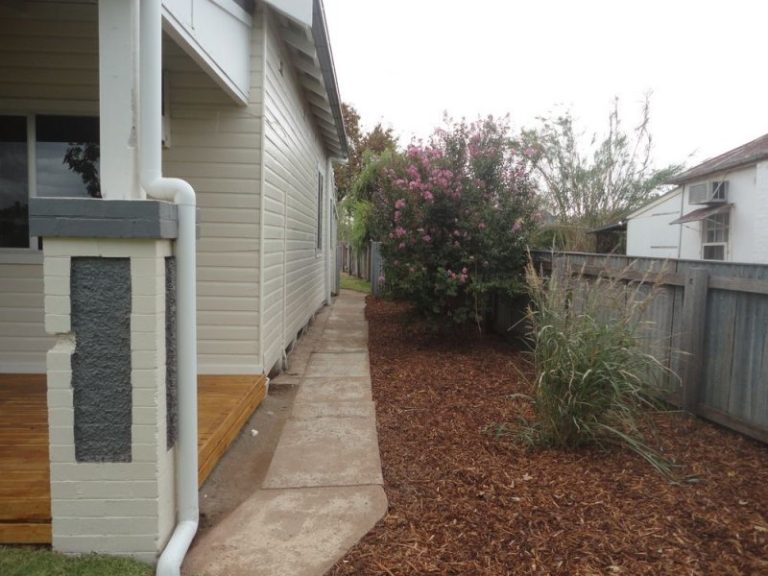 8 Cootamundra Road, Temora NSW 2666 - photo 18