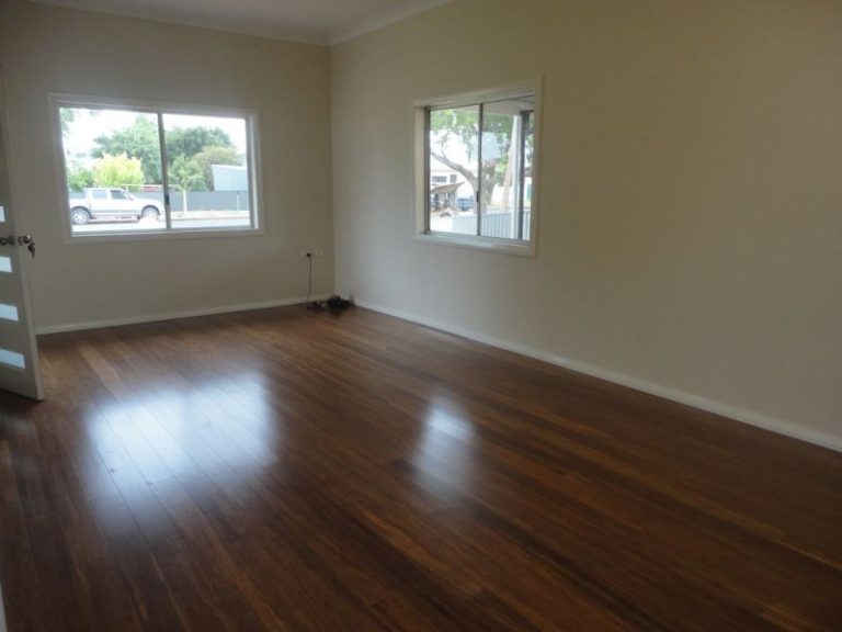 8 Cootamundra Road, Temora NSW 2666 - photo 3