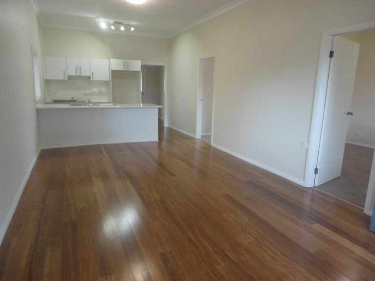 8 Cootamundra Road, Temora NSW 2666 - photo 4