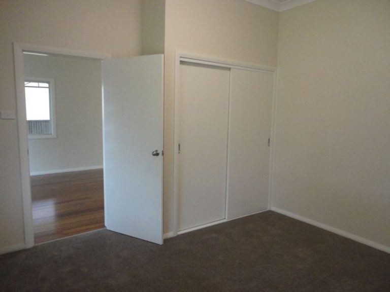 8 Cootamundra Road, Temora NSW 2666 - photo 7