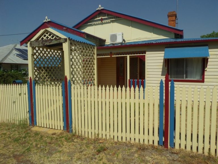 12 Willans Street, Narrandera NSW 2700 - photo 2