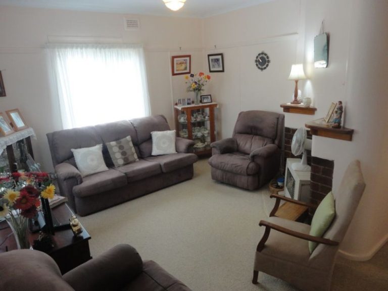 28 Cootamundra Road, Temora NSW 2666 - photo 2