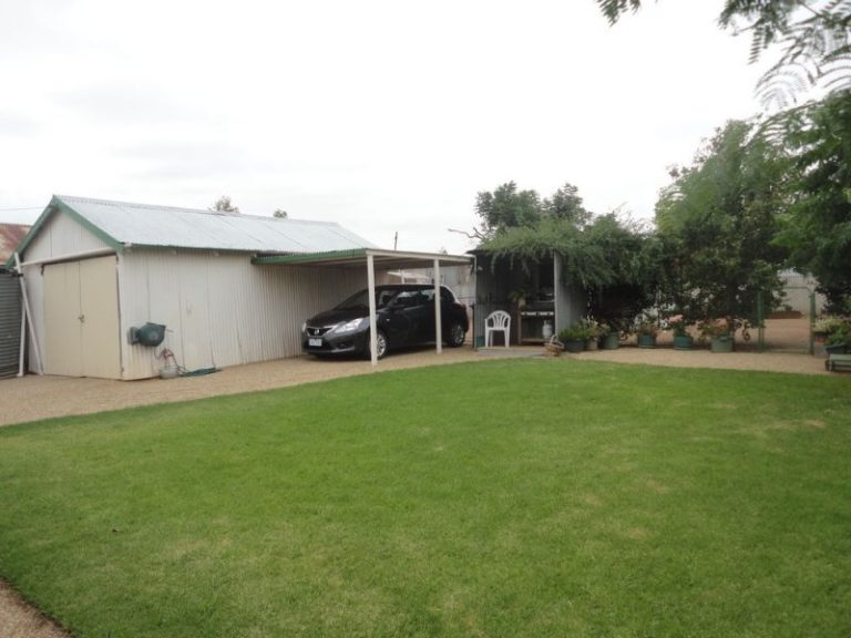 28 Cootamundra Road, Temora NSW 2666 - photo 15
