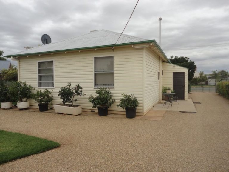 28 Cootamundra Road, Temora NSW 2666 - photo 16