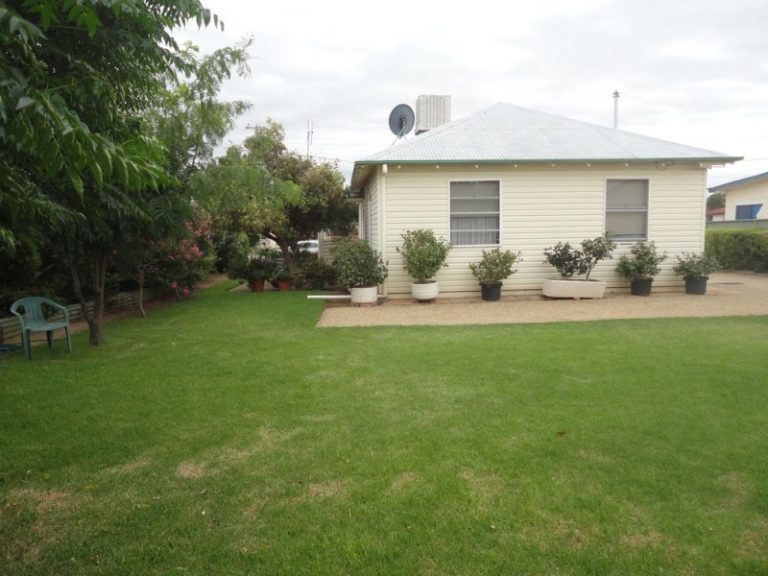 28 Cootamundra Road, Temora NSW 2666 - photo 18