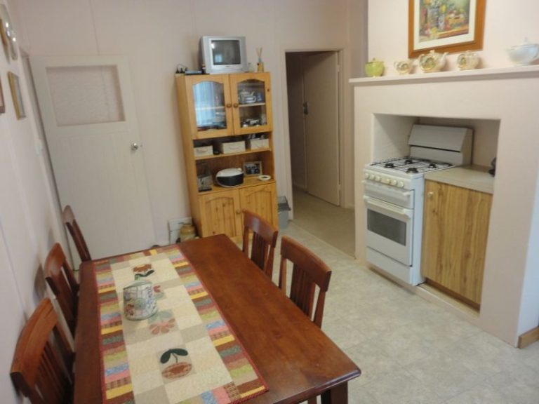 28 Cootamundra Road, Temora NSW 2666 - photo 20