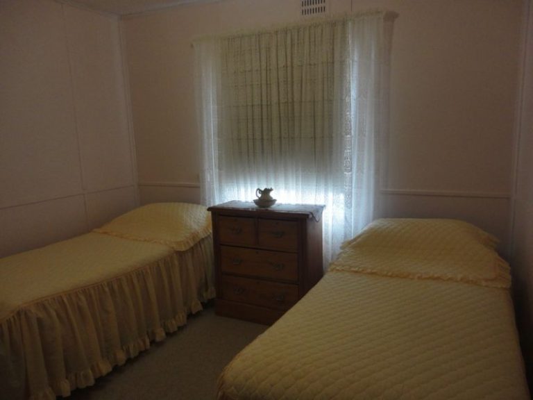 28 Cootamundra Road, Temora NSW 2666 - photo 21