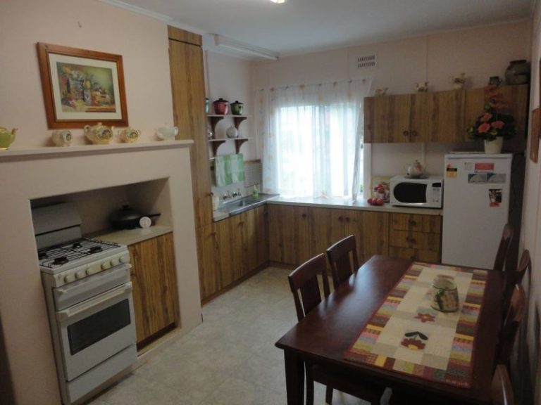 28 Cootamundra Road, Temora NSW 2666 - photo 4