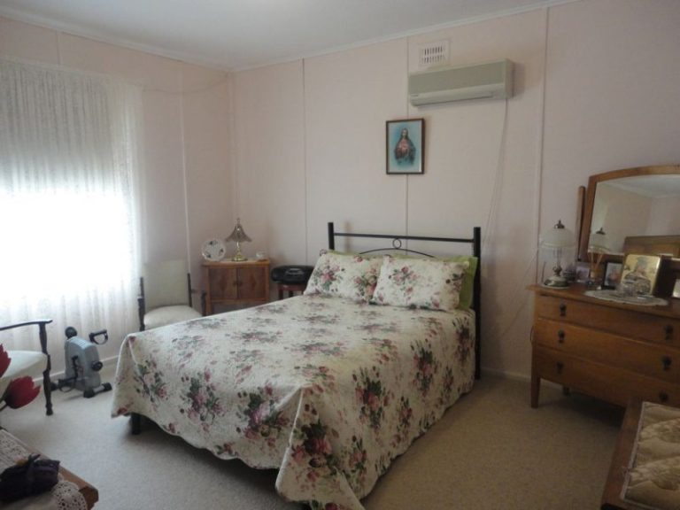 28 Cootamundra Road, Temora NSW 2666 - photo 6