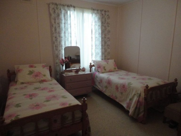 28 Cootamundra Road, Temora NSW 2666 - photo 7