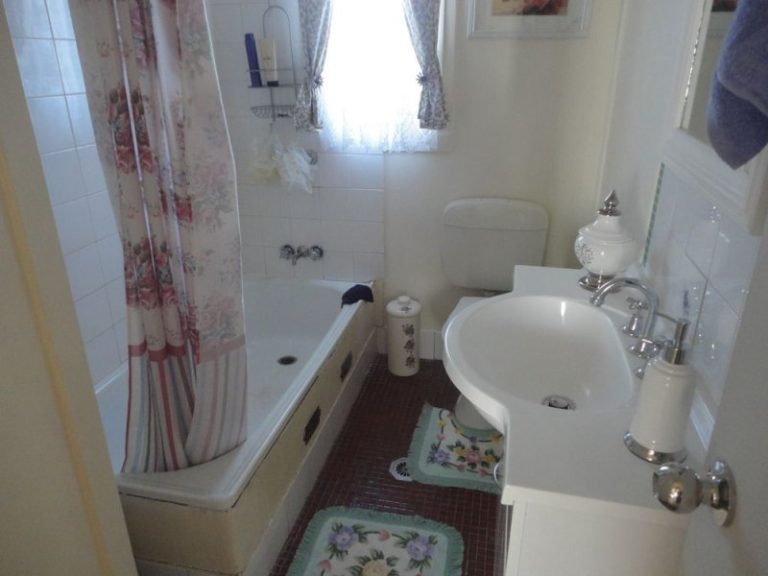 56 Jellicoe Street, Temora NSW 2666 - photo 10