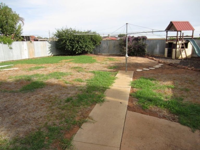 97 Byron Street, Temora NSW 2666 - photo 14