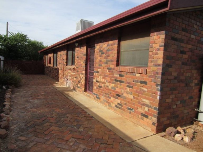 97 Byron Street, Temora NSW 2666 - photo 15