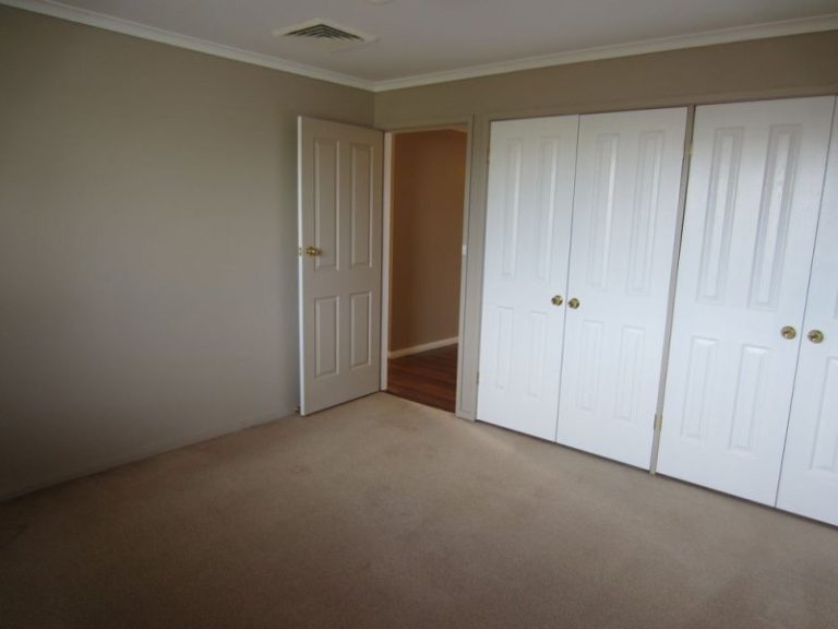 97 Byron Street, Temora NSW 2666 - photo 4