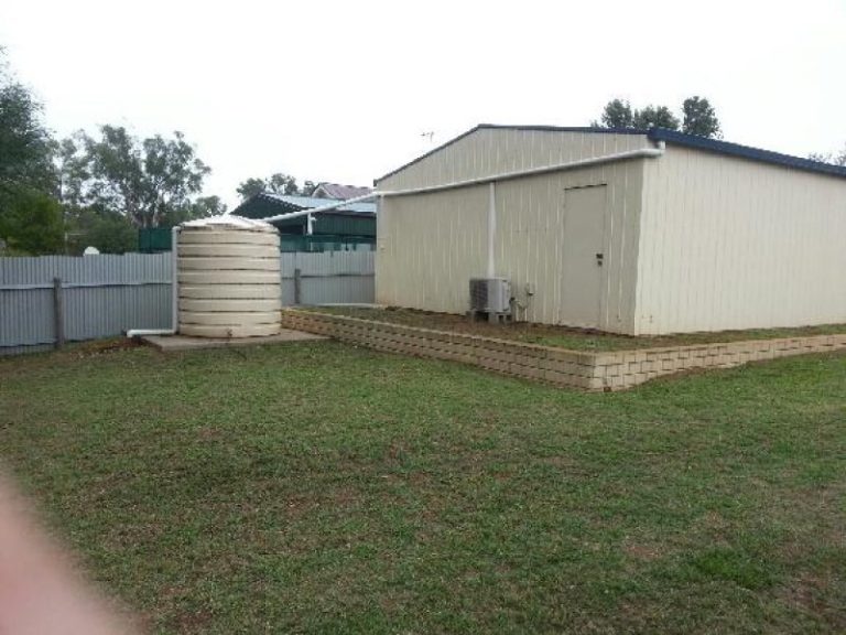 20 Flood Street, Narrandera NSW 2700 - photo 11