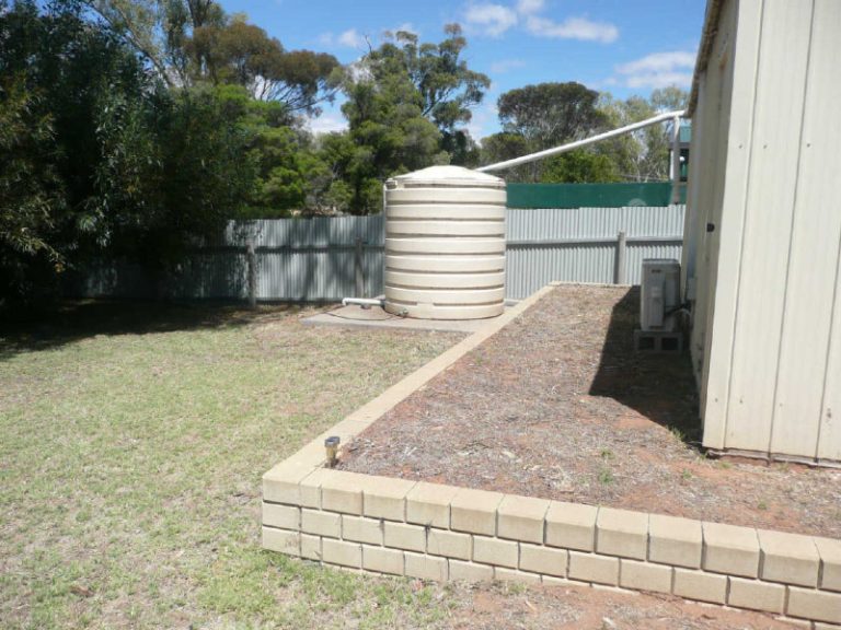 20 Flood Street, Narrandera NSW 2700 - photo 10