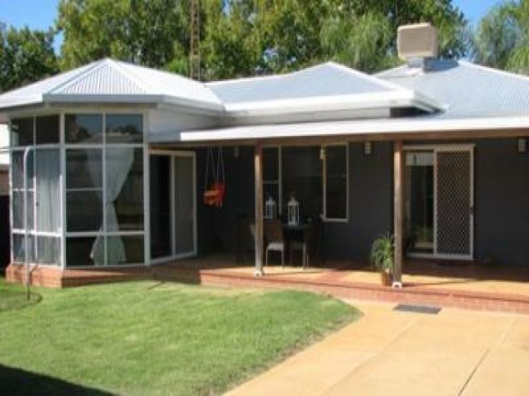 27 Chantilly Street, Narrandera NSW 2700 - photo 2