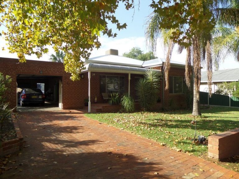 27 Chantilly Street, Narrandera NSW 2700 - McGrath Riverina