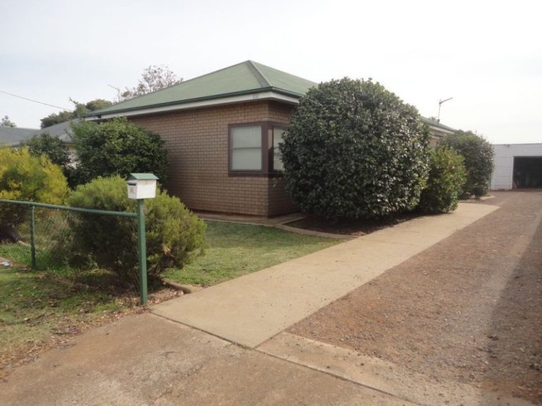 131 Polaris Street, Temora NSW 2666 - photo 2