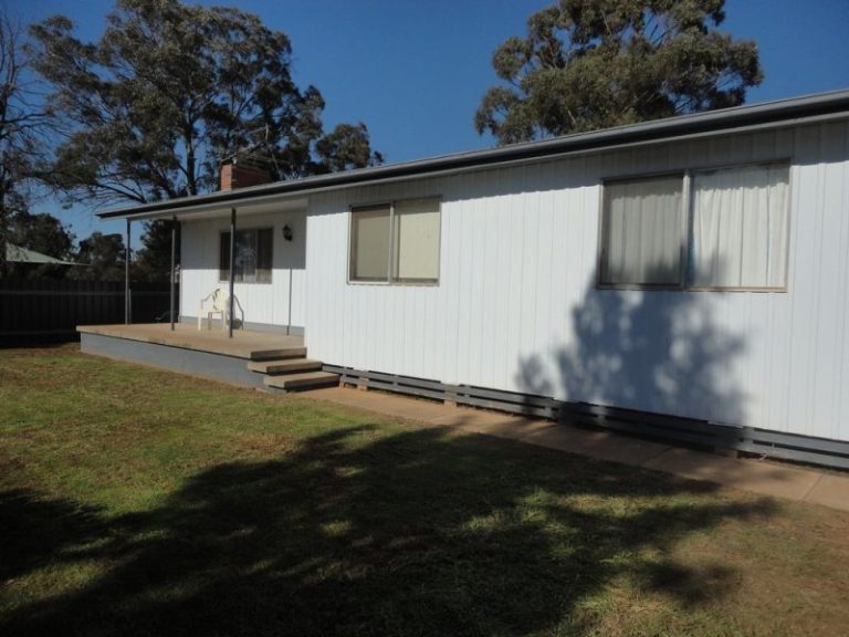 32 Hopetoun Street, Ariah Park NSW 2665 - photo 2