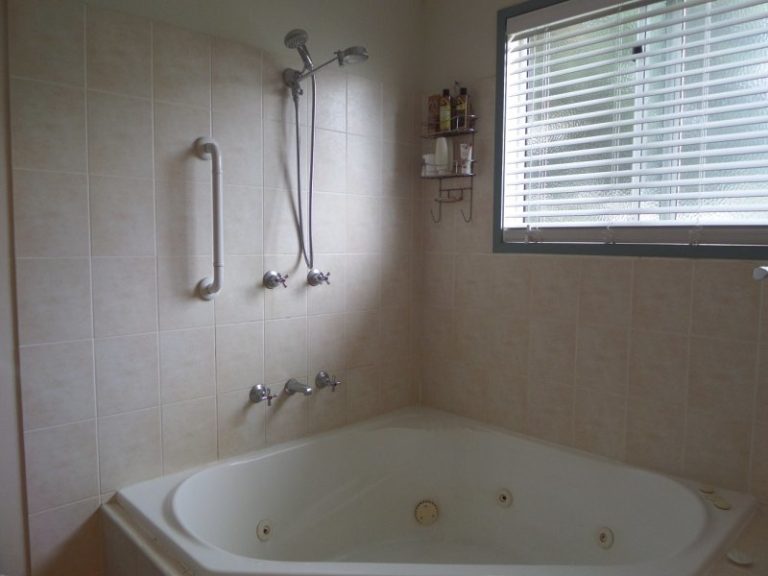 96 Bolton Street, Narrandera NSW 2700 - photo 14