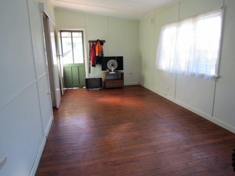 66 Gallipoli Street, Temora NSW 2666 - photo 11