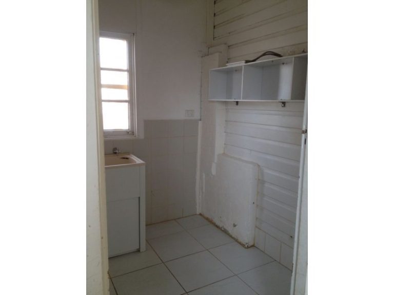 173 DeBoos Street, Temora NSW 2666 - photo 11