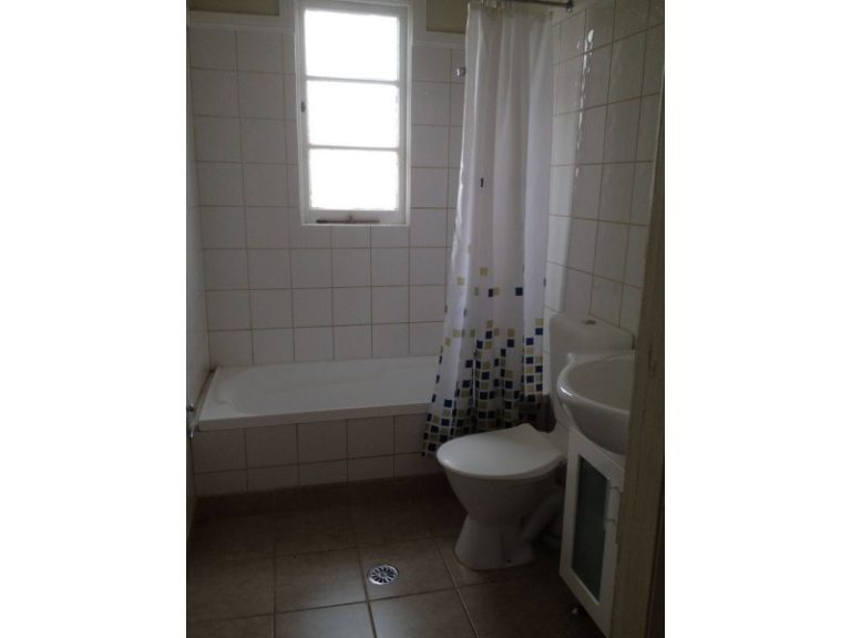 173 DeBoos Street, Temora NSW 2666 - photo 5